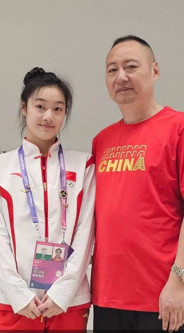 昌雅妮父亲，女儿因伤病疼得睡不着