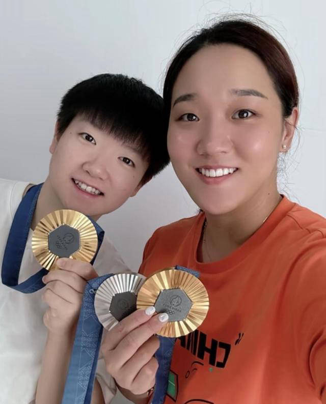 孙颖莎逛环球影城，一场星光熠熠的欢乐之旅